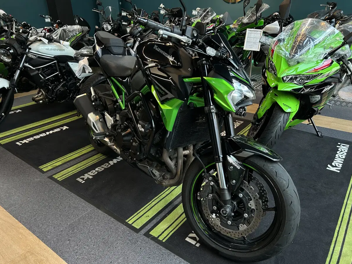 22년식 가와사키 z900 (6207km) 신차급 판매